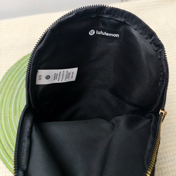 Lululemon - All Night Festival Bag - Micro 2L - Black/Gold - Picture 6 of 7